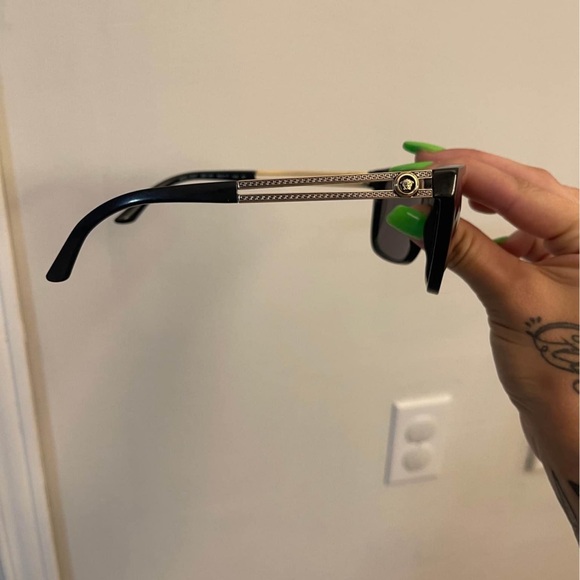 Versace sunglasses - Picture 7 of 8